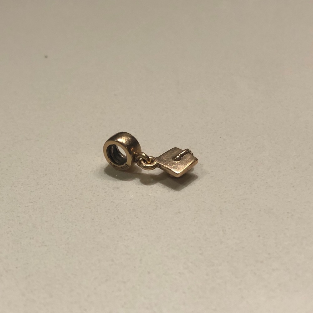 Pandora grad cap charm, yellow gold